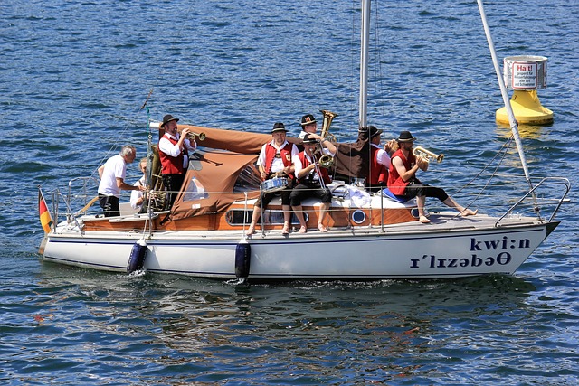 湖人卡位战胜灰熊，雷霆追平NBA历史记录，击败步行者！.